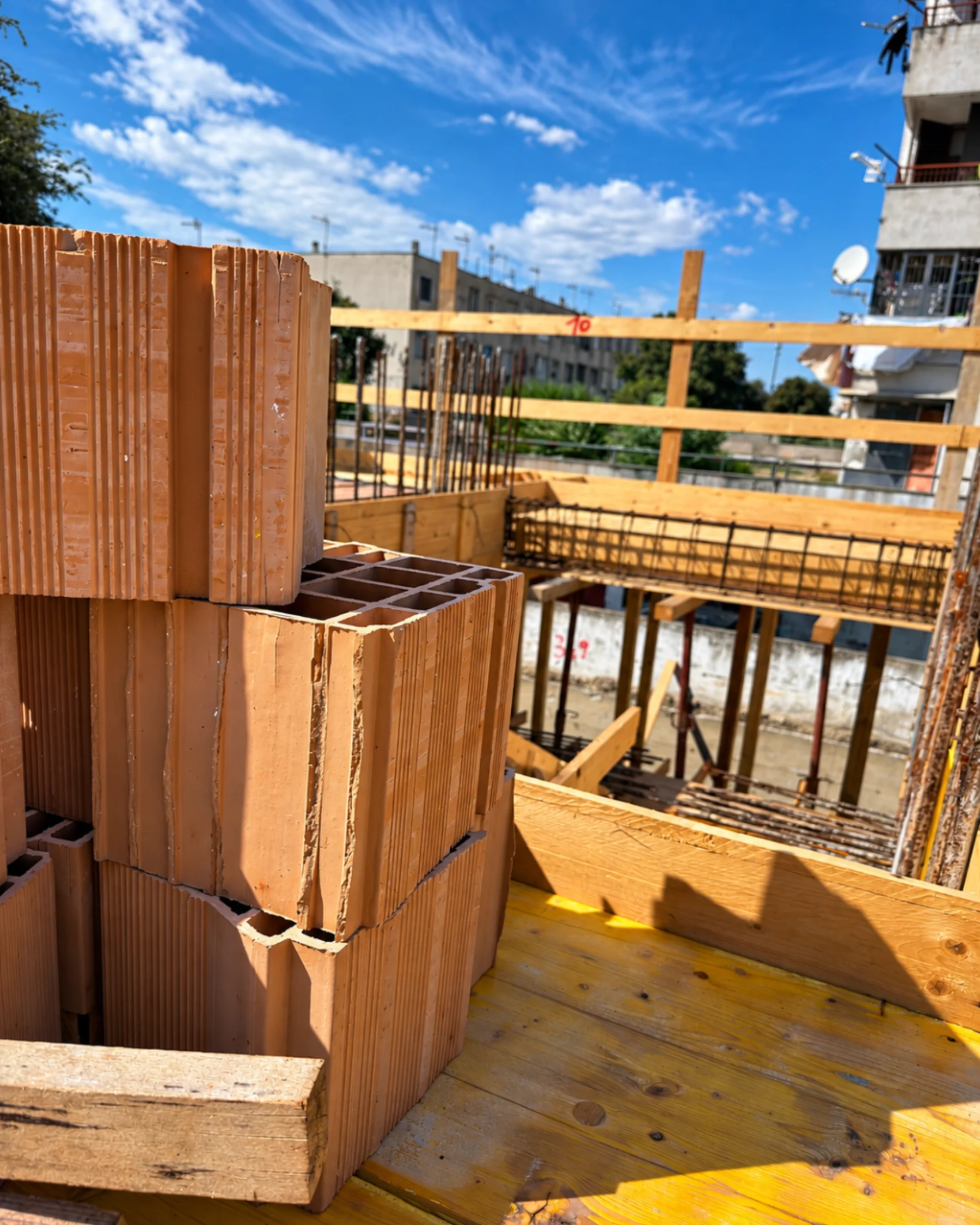 Lavorazioni nel cantiere di Scampia